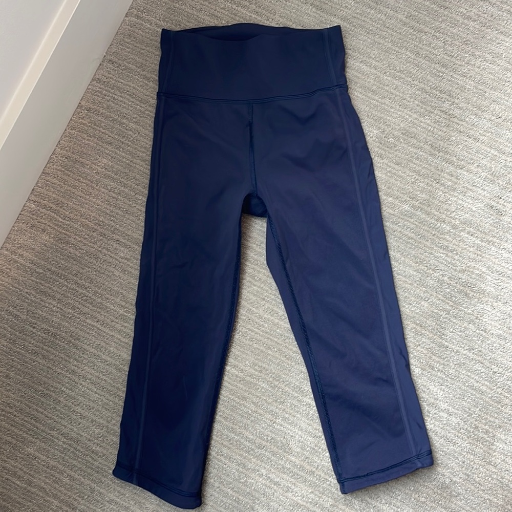 Navy cropped lulu leggings
